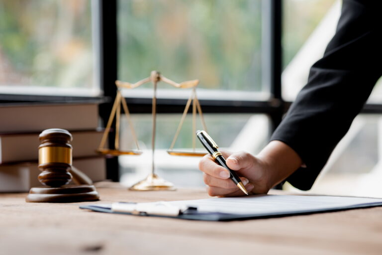 Manevi Tazminat Davası: Şartları, Miktarı ve Süreci